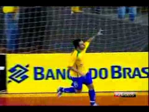 Мини Футбол  Сумасшедший гол бразильца Фалькао сборной Румынии на 35 секунде