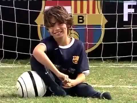Невероятный молодой футболист из Барселоны без стоп