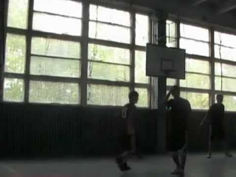 Баскетбол  школа 95 против  128